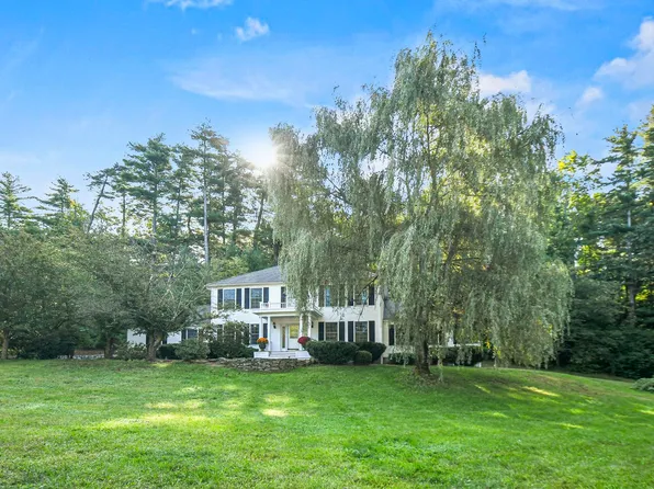 54 Martins Ferry Road, Hooksett, NH 03106