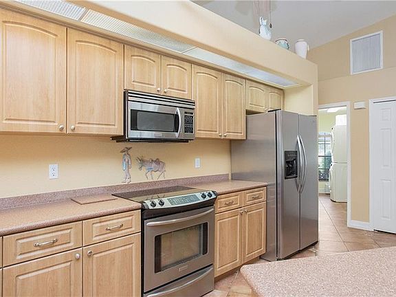 5th image of 4409 SW 14th PL