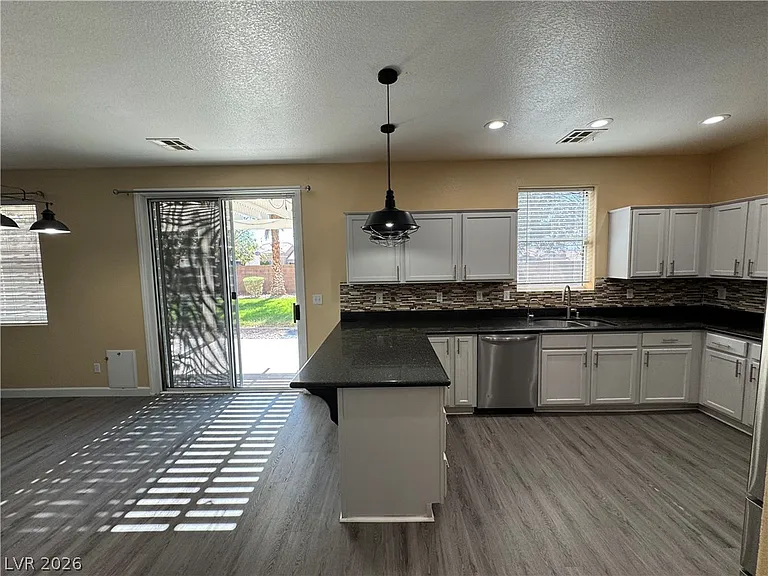 749 Beach Park St — Photo 6