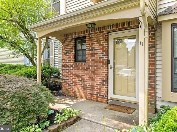 11 Chadwick Ct, Robbinsville, NJ 08691