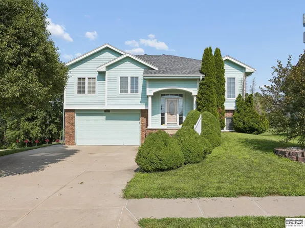 707 Tupelo Ln, Papillion, NE 68133