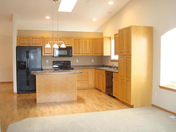4th image of 1010 37th Ave S