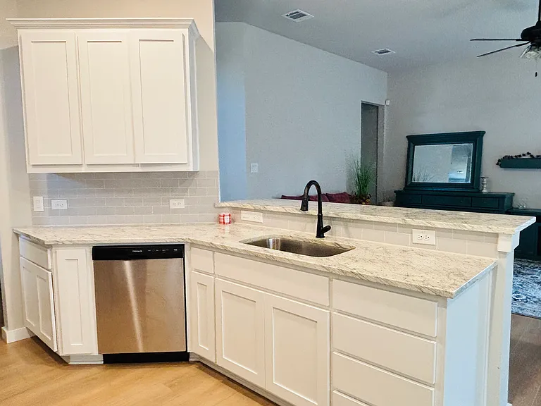 417 Rose Ave — Photo 4