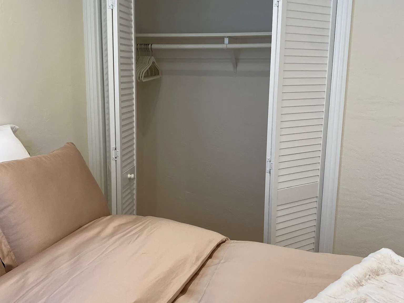 3 bed, 1200 sqft, $1,300 — Photo 3