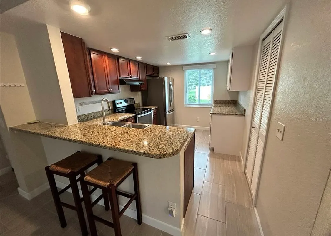 2 bed, 982 sqft, $950 — Photo 1