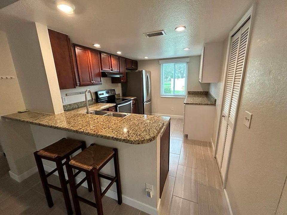 1st image of 115 E Cypress Ct