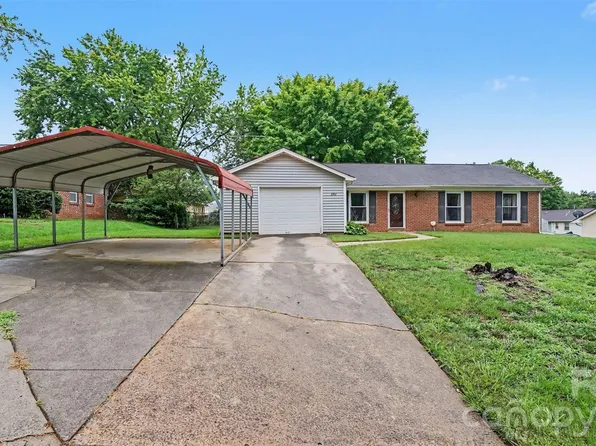 3766 Danube Dr, Winston Salem, NC 27105