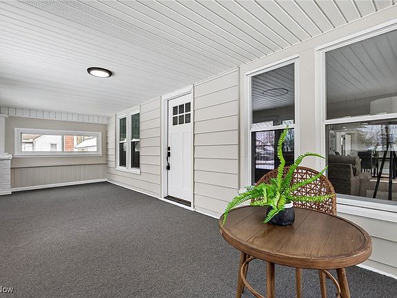 2nd image of 2250 Eschtruth St