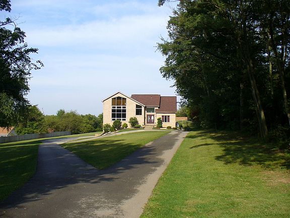 Governor driveway w/ample parking