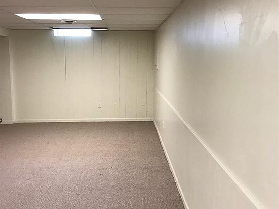 4th image of 3150 Woods Circle Dr