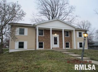 2214 S Michelle Ct, Peoria, IL 61607