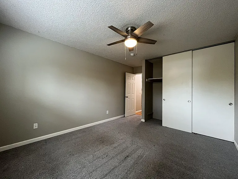 15827 NE Glisan St #1 — Photo 20