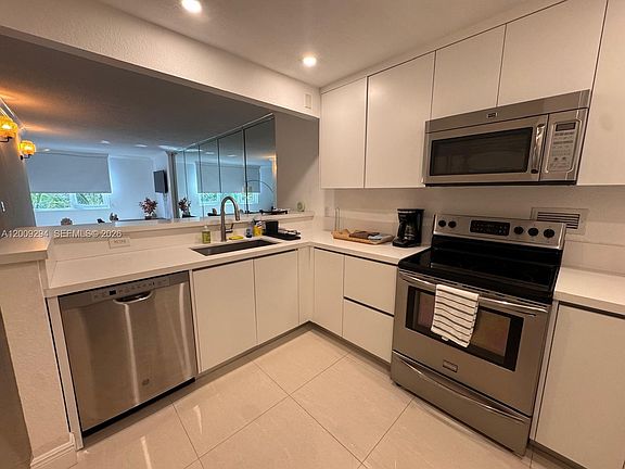 3rd image of 2301 Collins Ave APT 427
