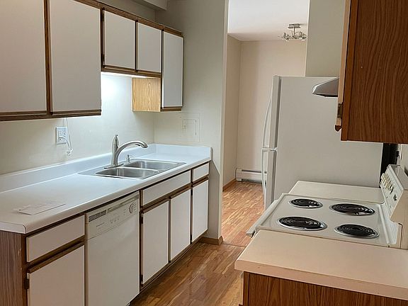 4th image of 1810 Hemlock Pl APT 303