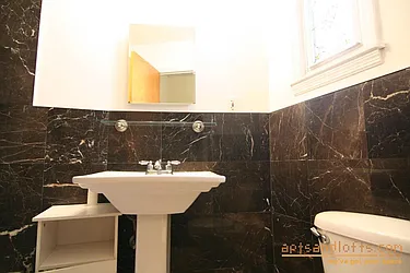 Rented by aptsandlofts.com