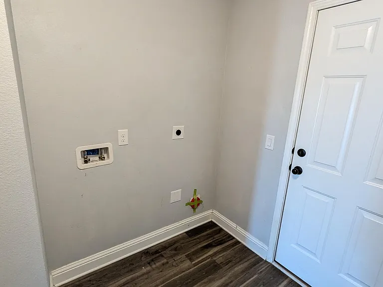 2401 Spur Ln — Photo 14