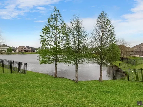 8859 Phaeton Crossing Dr, Baton Rouge, LA 70817