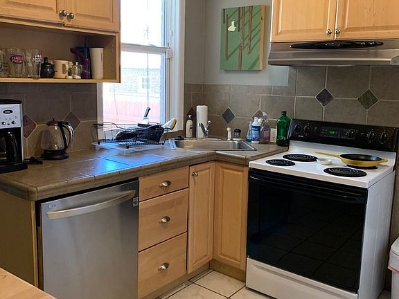 4th image of 390 N Ogden St