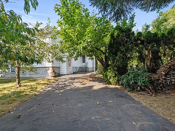 4th image of 192 Leonard Ave
