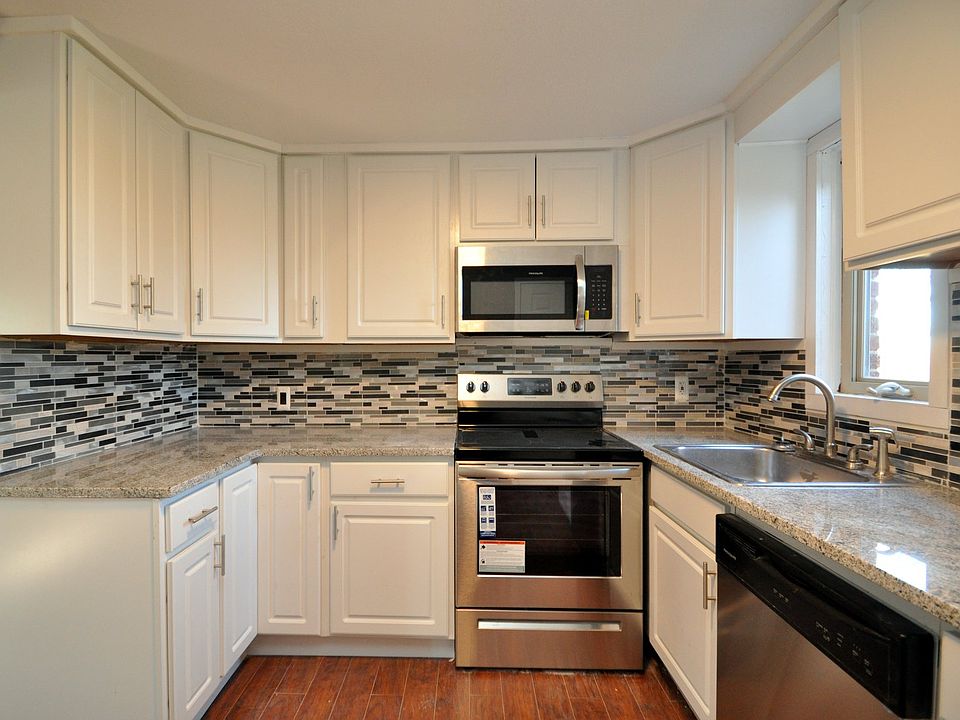 1st image of 34 Conestoga Dr