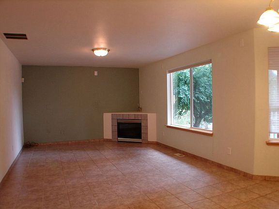 4th image of 12008 261st Avenue Ct E