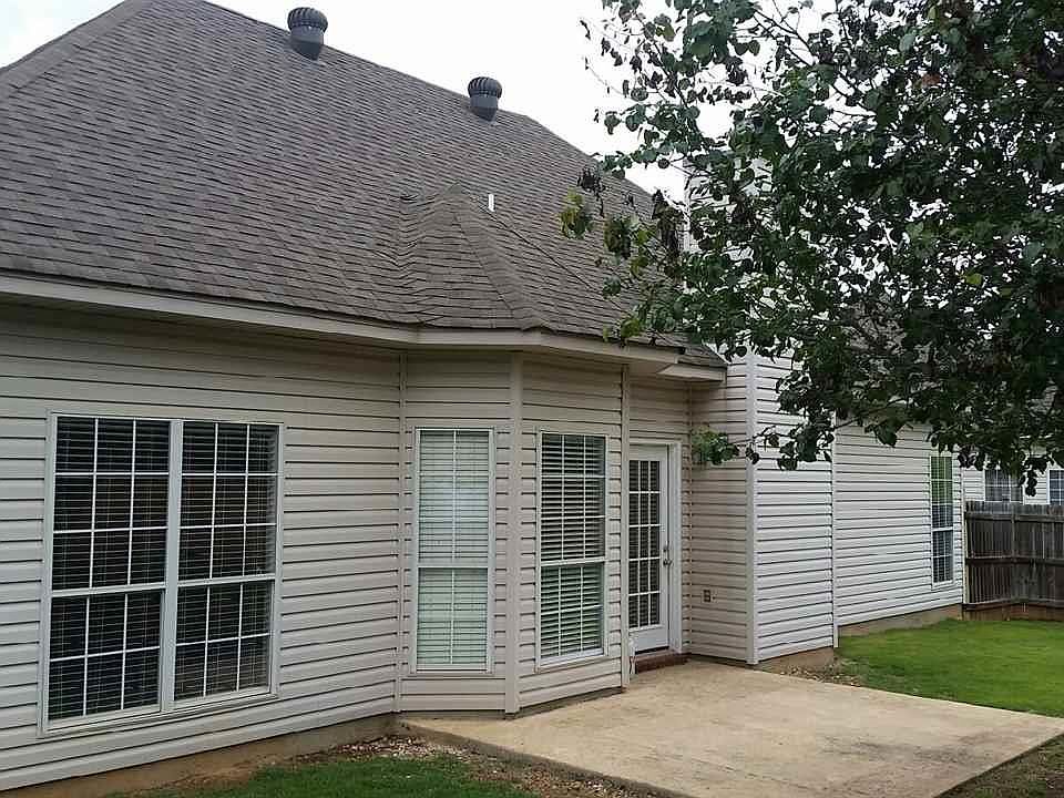 2nd image of 221 Stonecreek Way