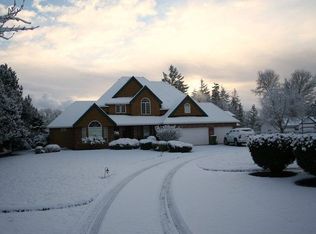 9750 NE Meadow Loop, Newberg, OR 97132