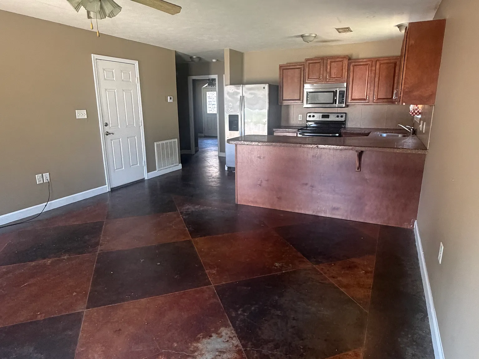 2 bed, 1100 sqft, $1,100 — Photo 2