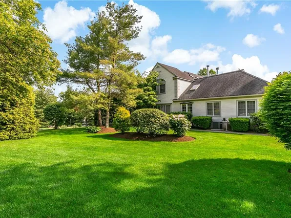 102 Brook Hills Circle, White Plains, NY 10605