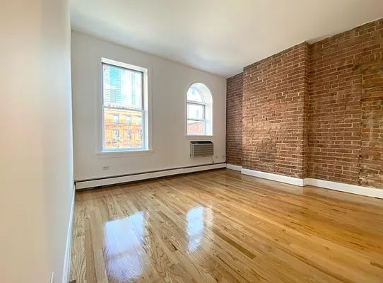 Rented by Compass | media 9