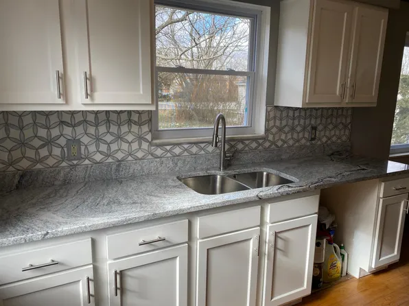 4054 W 222nd St, Fairview Park, OH 44126