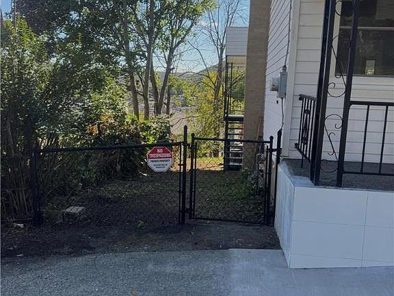 2nd image of 325 Morgan Ave
