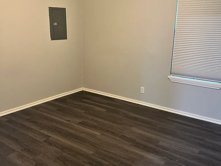 1622 Oxford Way — Photo 10