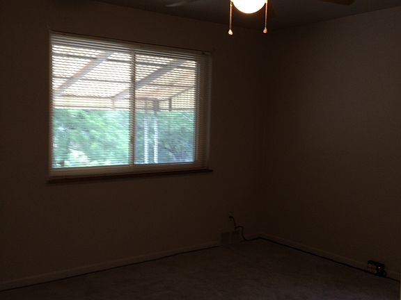 4th image of 2727 Powell Dr
