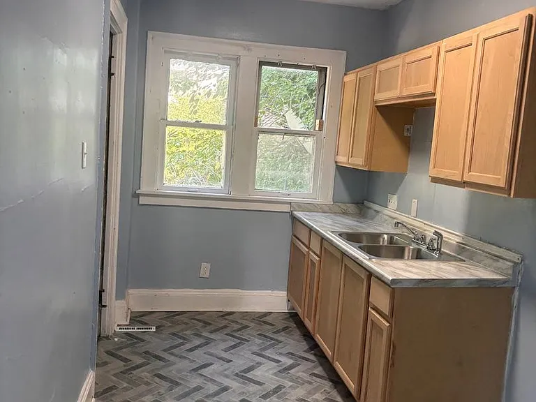 3037 E 121st St — Photo 26