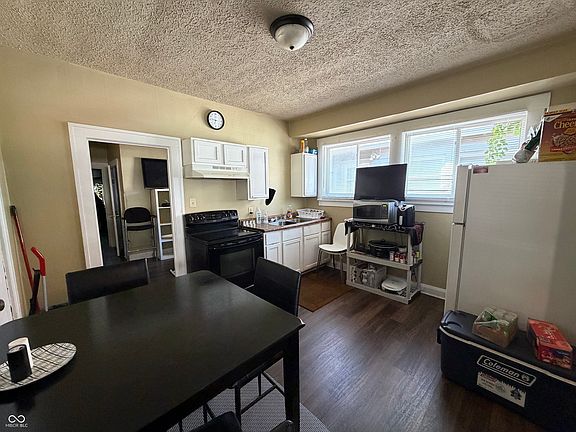 3rd image of 425-427 W 39th St