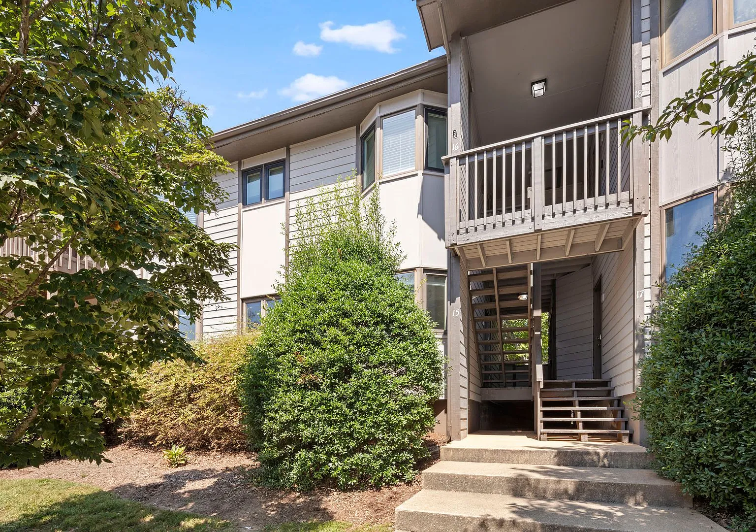 Attractive Courtside Condo - Club Membership Included! — Photo 1