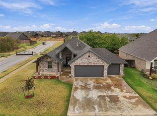 10601 Wild Horse Creek Dr, Yukon, OK 73099