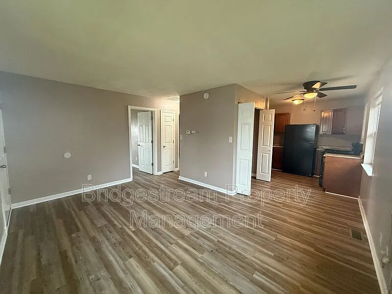 2 bed, 1.0 bath, 750 sqft, $750 — Photo 2