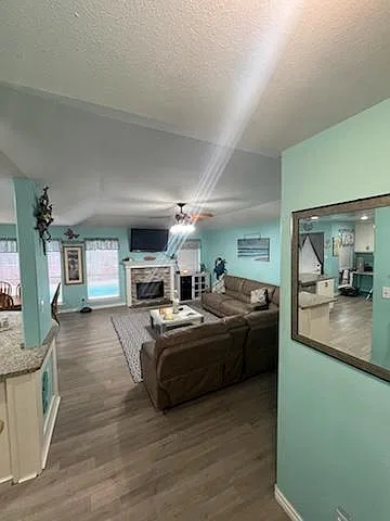 3 bed, 1441 sqft, $2,500 — Photo 4