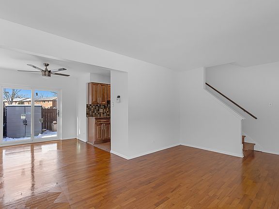 2nd image of 1S206 Stratford Ln