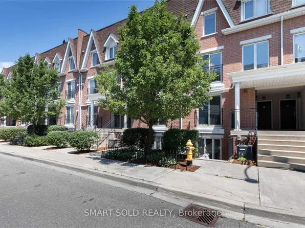 15 Laidlaw St #608, Toronto, ON M6K 1X3