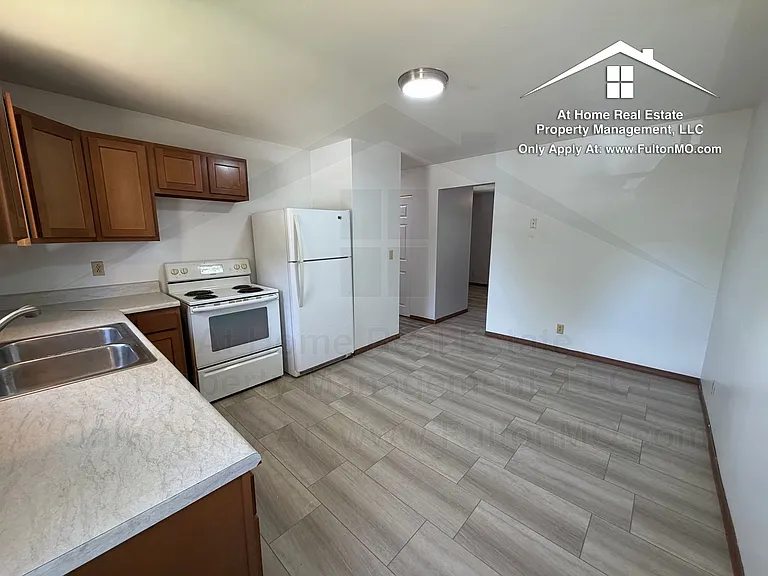 824 Bluff St — Photo 7