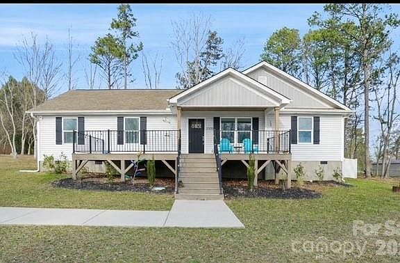 3rd image of 2305 Holly Ln