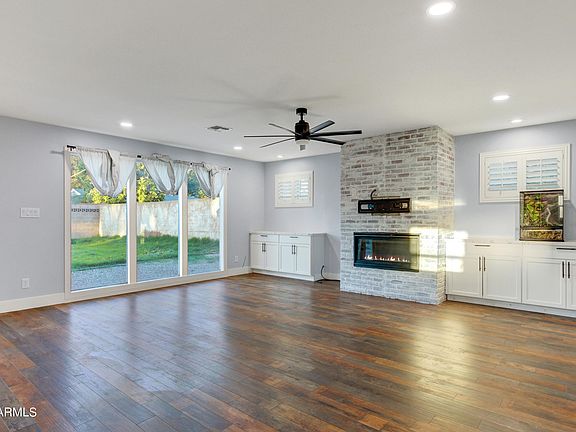 3rd image of 702 E Desert Park Lane