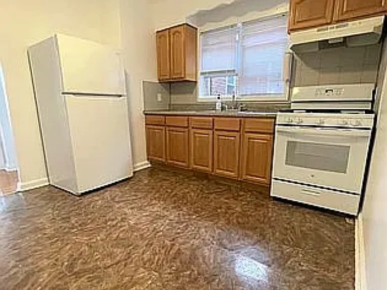 21-27 47th St #2F — Photo 3