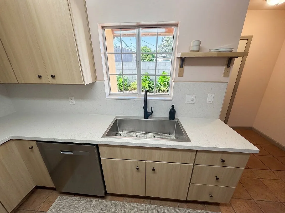 2 bed, 810 sqft, $2,650 — Photo 2