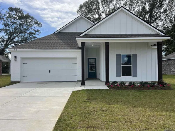 3440 Chien St, Zachary, LA 70791