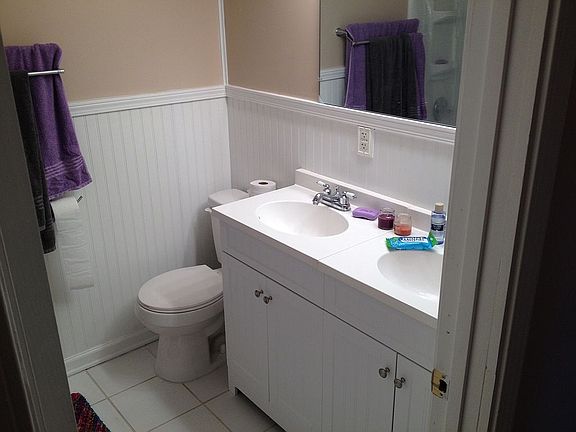 2nd floor full bathroom