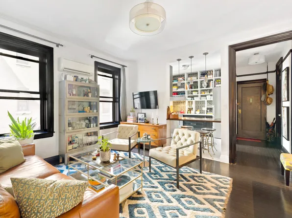 130 West 16th Street image 1 of 11